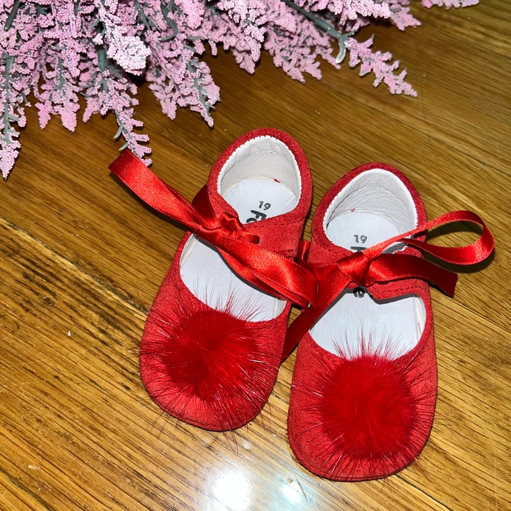 Suede baby shoes with Pom Pom